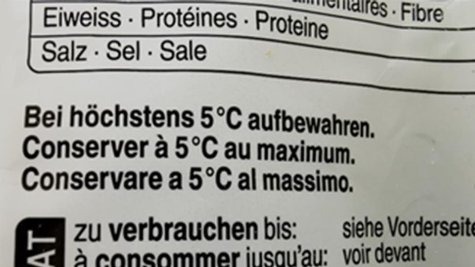 Etikette auf Lebensmittel mit Aufdruck «Bei höchstens 5°C aufbewahren.