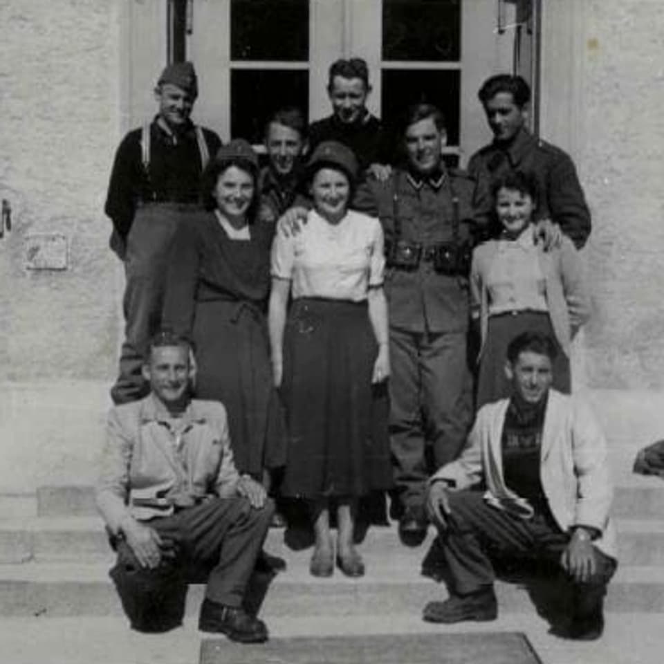 Gruppenfoto mit Geschwister und Freunden, Ruth Walther rechts.