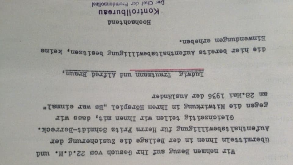 Brief der Fremdenpolizei an den ehemaligen Schaudspieler Ludwig Strasmann, indem er die Erlaubnis erhält, ein Hörspiel zu produzieren.