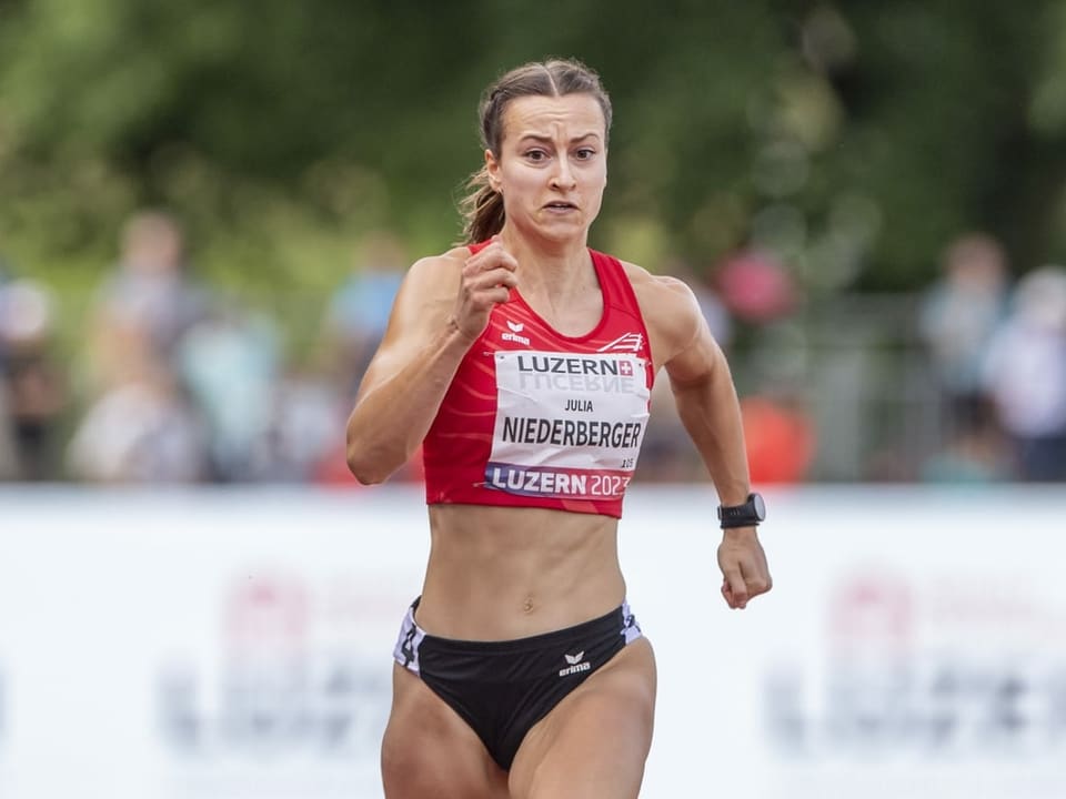 Julia Niederberger sprintet.