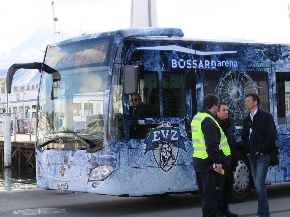 Ein EVZ-Bus mit der Aufschrift "Bahnersatz SBB".