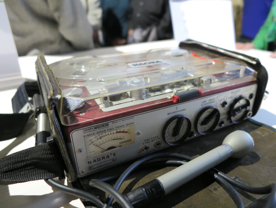 «Schwerer» Zeitzeuge der Radioproduktion: ein portables Tonbandgerät aus dem Jahr 1976. 