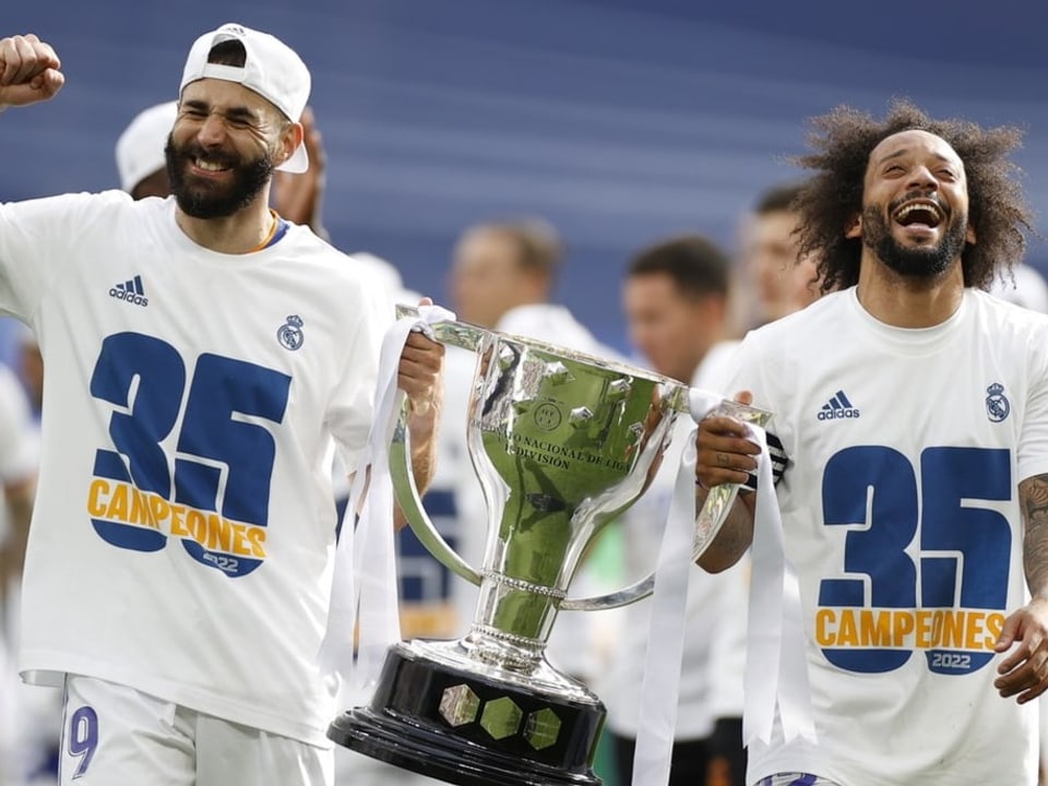 Den Pokal geholt Karim Benzema Marcelo