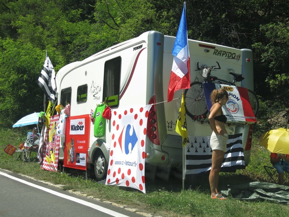 Das Wohnmobil eines französischen Fans.