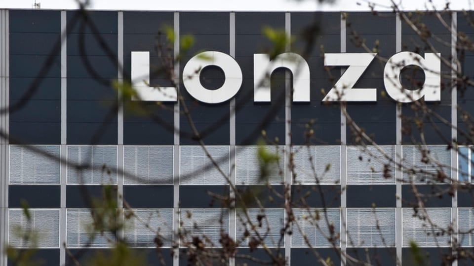Lonza-Schriftzug an einem Gebäude