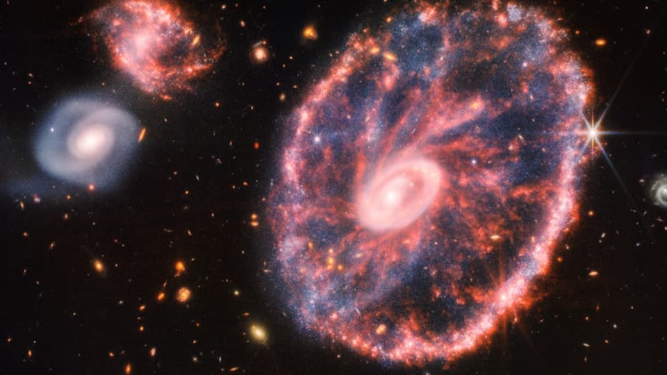 Die Wagenrad-Galaxie aus Sicht des James-Webb-Weltraumteleskops
