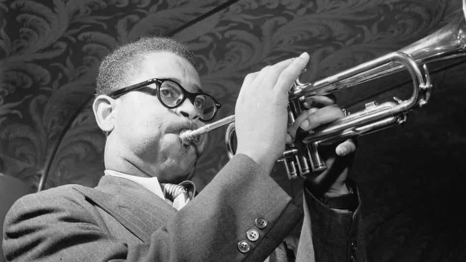 Dizzy Gillespie an der Trompete. 