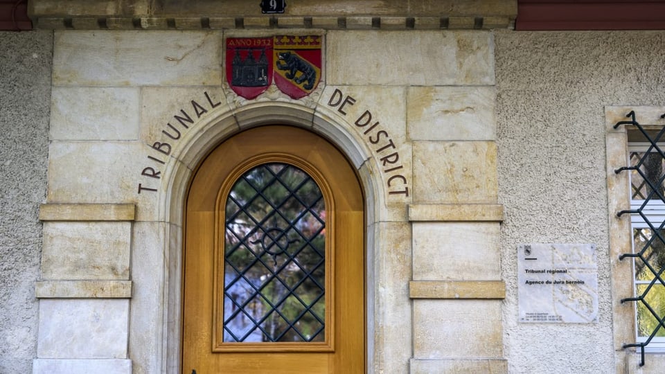 Eingang Bezirksgericht in Moutier