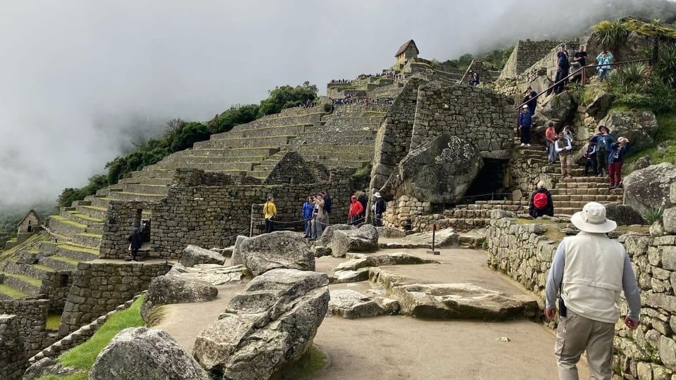Touristen beim Machu Picchu.