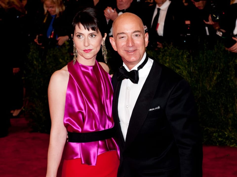 Jeff Bezos und seine Ex-Frau auf dem roten Teppich 