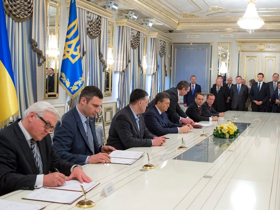 Unterzeichnung des Abkommens in Kiew.