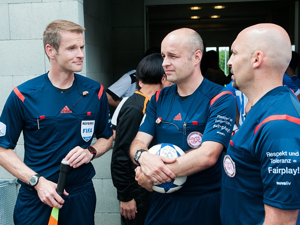 Die Schiedsrichter Patrick Graf, Alain Bieri und Kaslas Szabols.