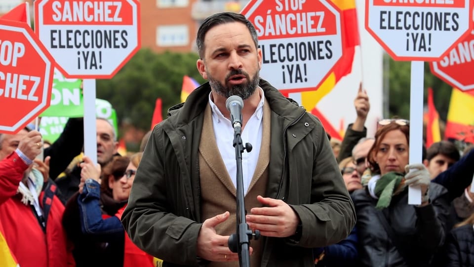 Der Leader der spanischen Vox, Santiago Abascal, bei einer Ansprache 