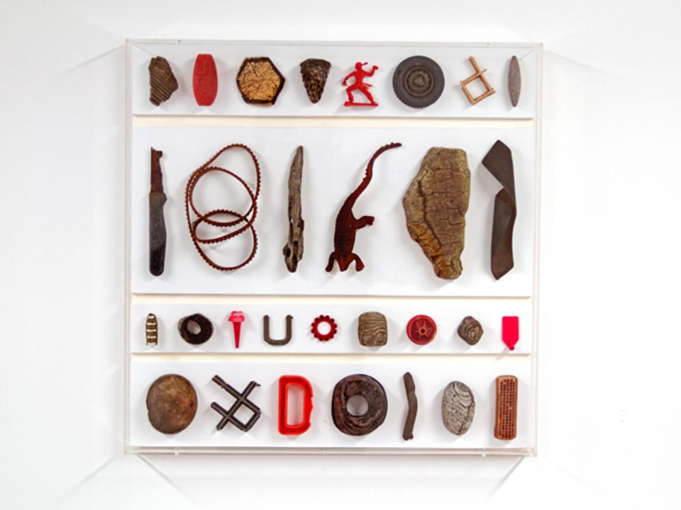 Fundgegenstände zu einem Bild komponiert.