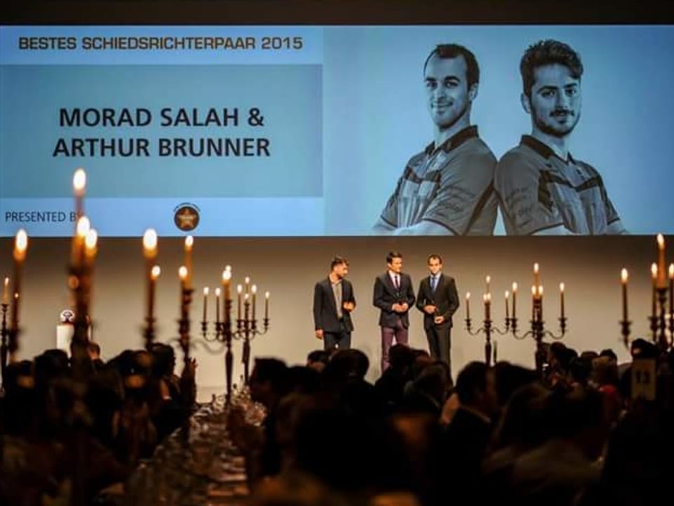 Beste Handballschiedsrichter der Schweiz: Brunner und Salah bei der Ehrung.