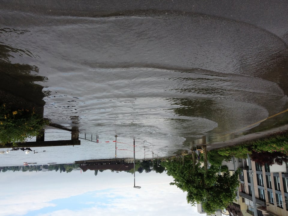 Die Uferpromenade in Rorschach ist überschwemmt.