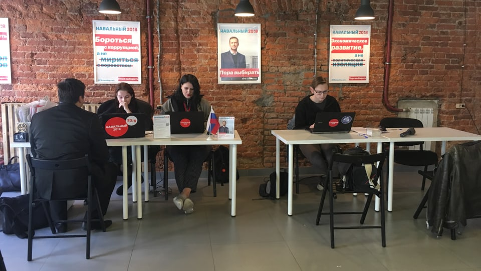 Nawalnys junge Unterstützer bei der Arbeit.