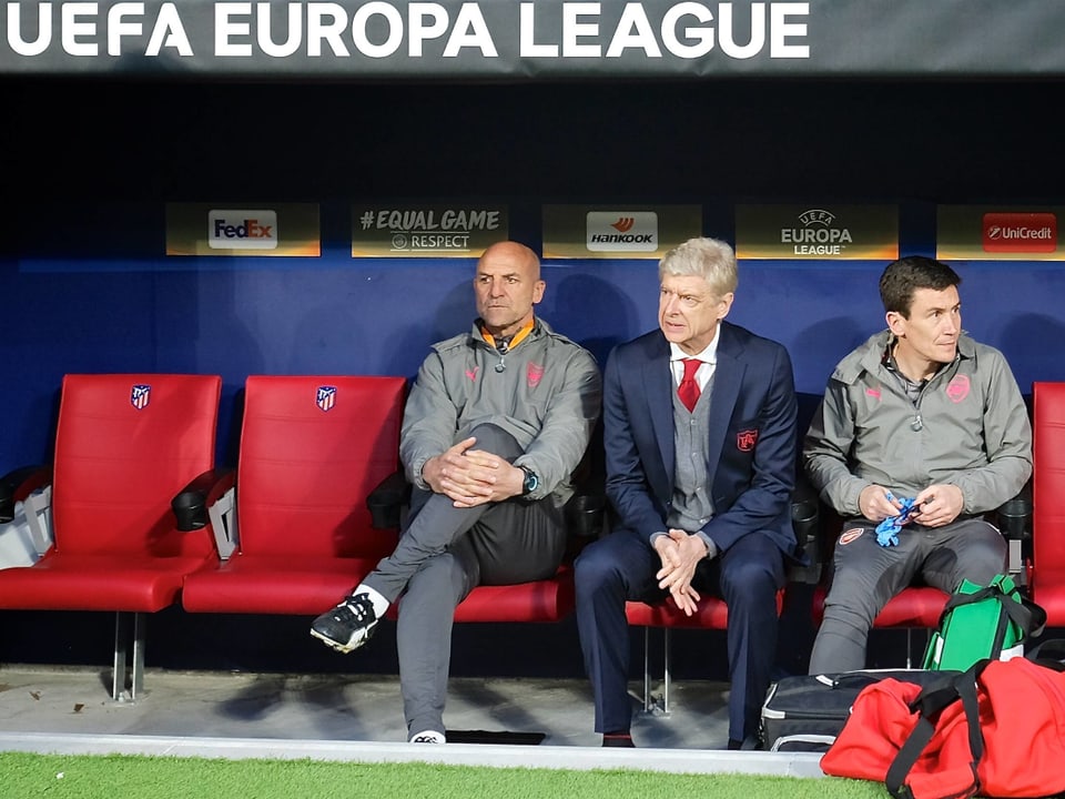 Arsene Wenger international auf der Arsenal-Bank. 