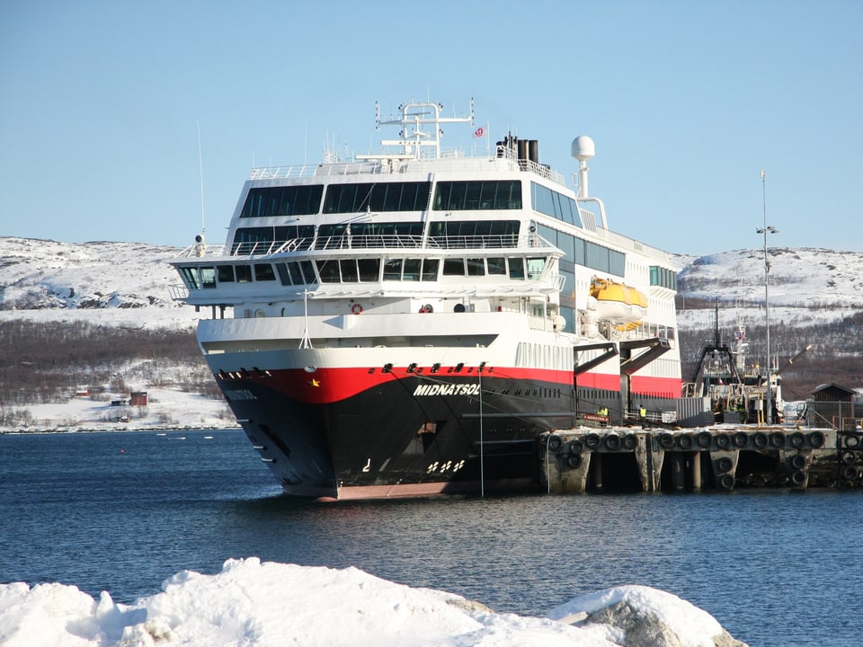 Schiff im Hafen von Kirkenes