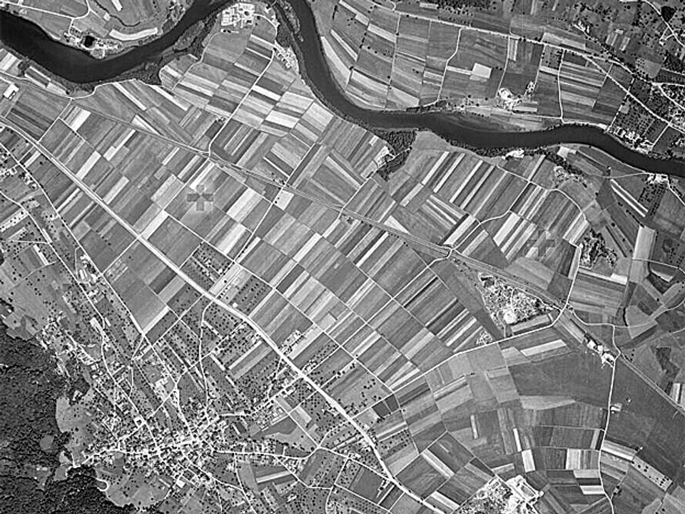 Luftaufnahme der Aargauer Gemeinde Spreitenbach 1952: Landwirtschaft dominiert
