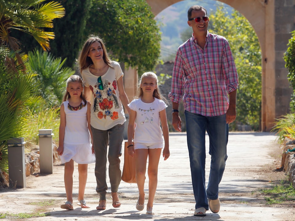 Letizia mit der ganzen Familie im Sommerurlaub auf Mallorca