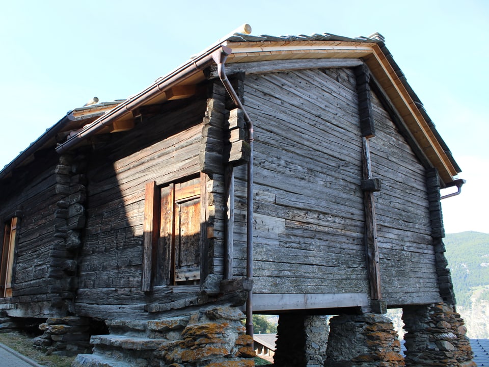 Altes Holzgebäude von aussen