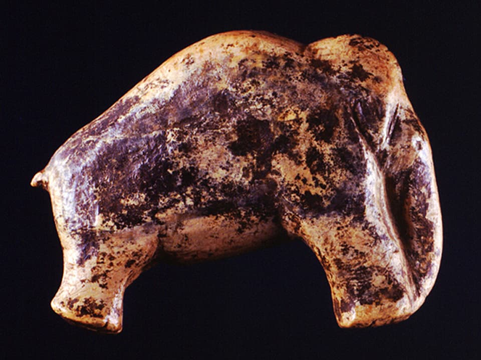 Figurine eines erwachsenen Mammuts aus der Vogelherdhöhle. Sie wurde vor einigen Jahren gefunden.