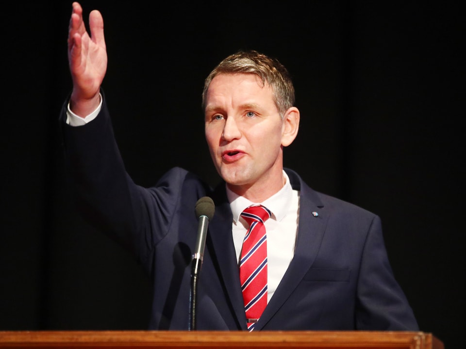 Björn Höcke in Azug bei einer Rede.