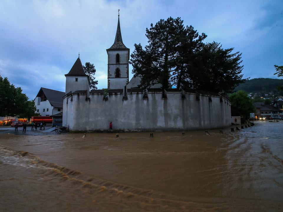 Am Abend des Pfingstsamstags führte ein heftiges Gewitter in Muttenz zu Überflutungen.