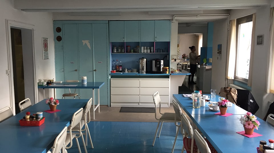 Blaue Möbel in Küche