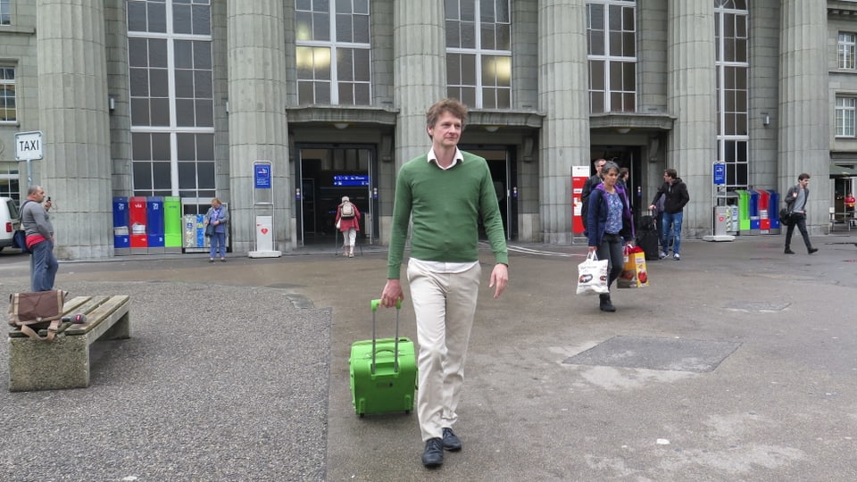 Christoph Simon beim Bahnhof.