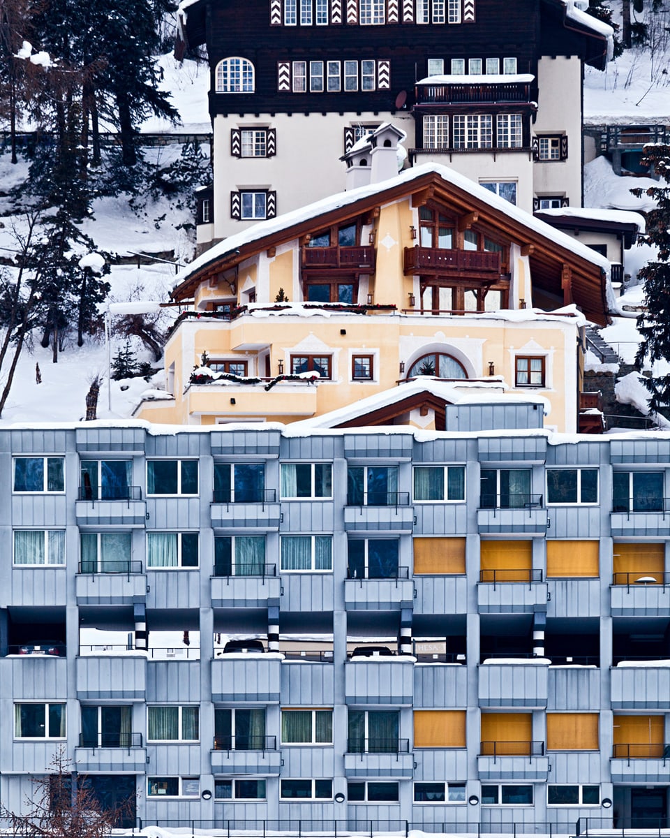 Alte und neue Häuse in St. Moritz.
