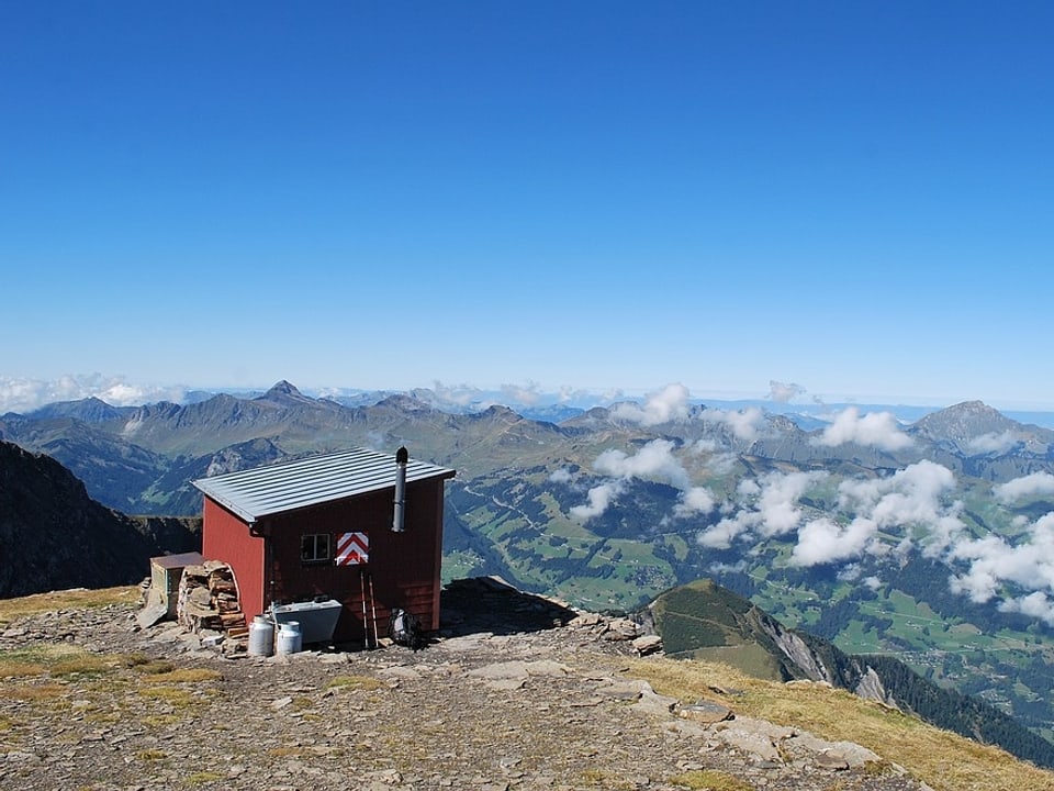 Blick auf die Hütte Refuge de Chalin in den Walliser Alpen