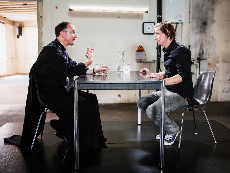 Abt Urban Federer und Autor Arno Camenisch im Gespräch bei «Focus Blind Date»