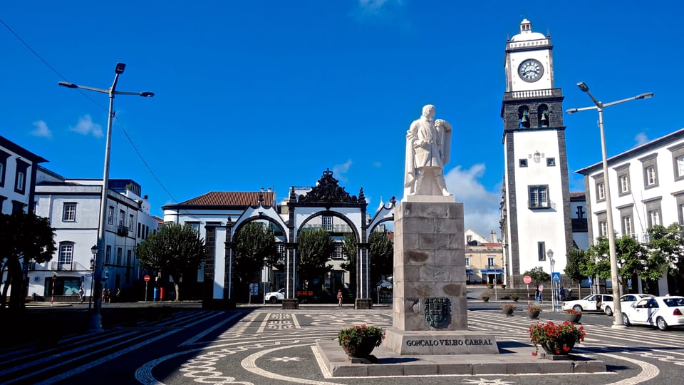 Blick auf den Hauptort der Azoren, Ponta Delgada