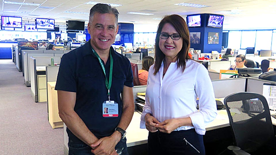 Daniel Gonzalez und Elvia Diaz, Journalisten bei der «Arizona Republic» stehen in ihrer Redaktion.