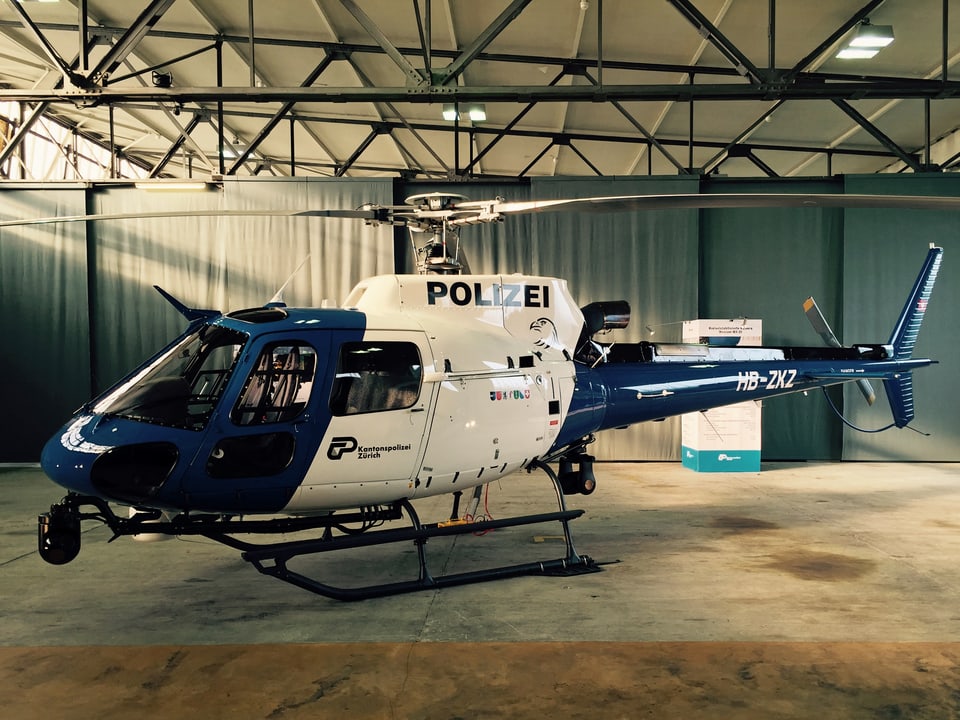 Der neue Helikopter in seiner Basis auf dem Flugplatz Dübendorf.