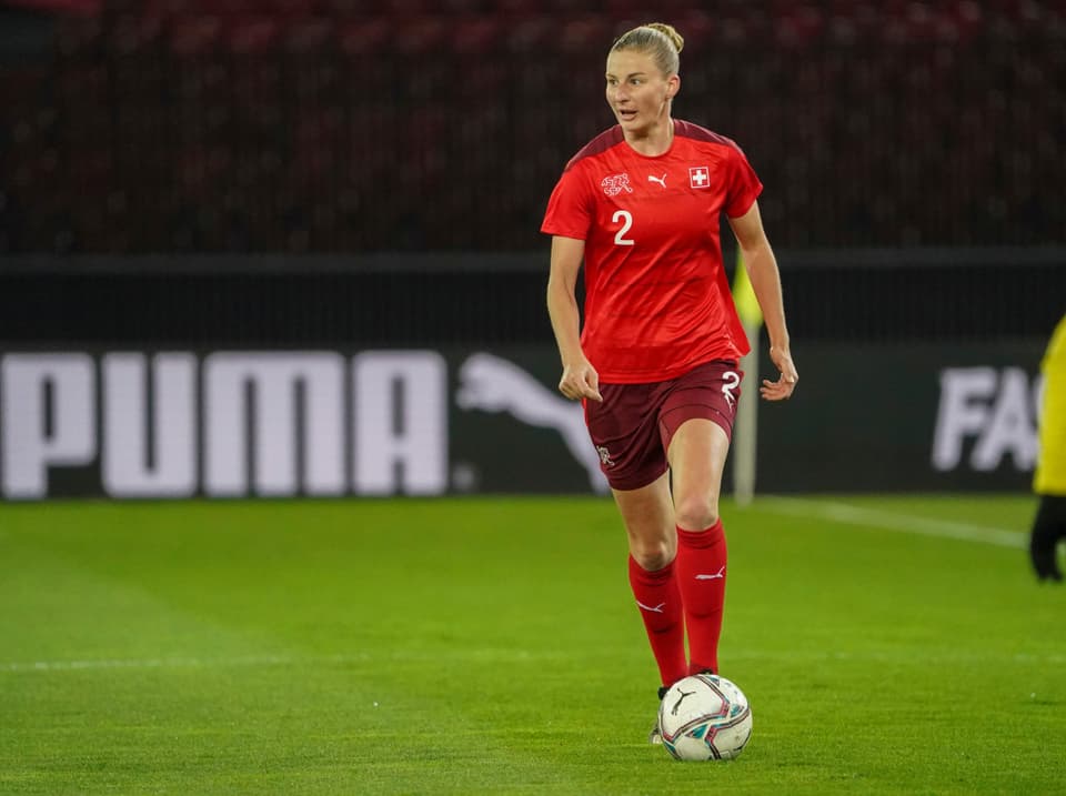 Julia Stierli, Verteidigung Julia Stierli.