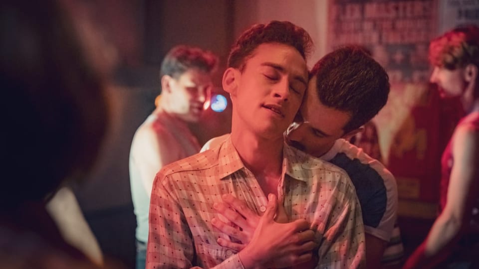 Hauptdarsteller der Serie ist Olly Alexander, Sänger der britischen Band Years & Years.