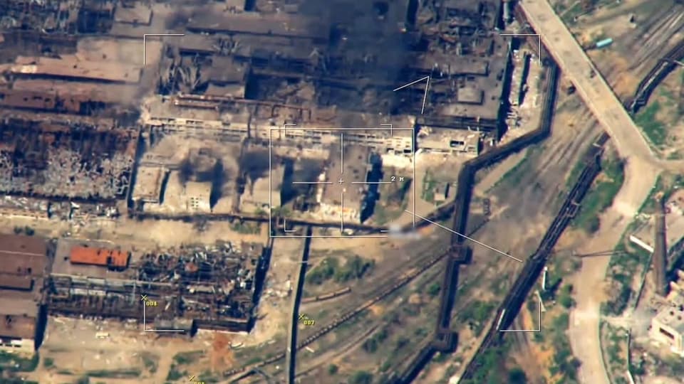 In der Region Poltawa: Die Raffinerie von Kremenchuk nach einem Luftschlag der Russen. 
