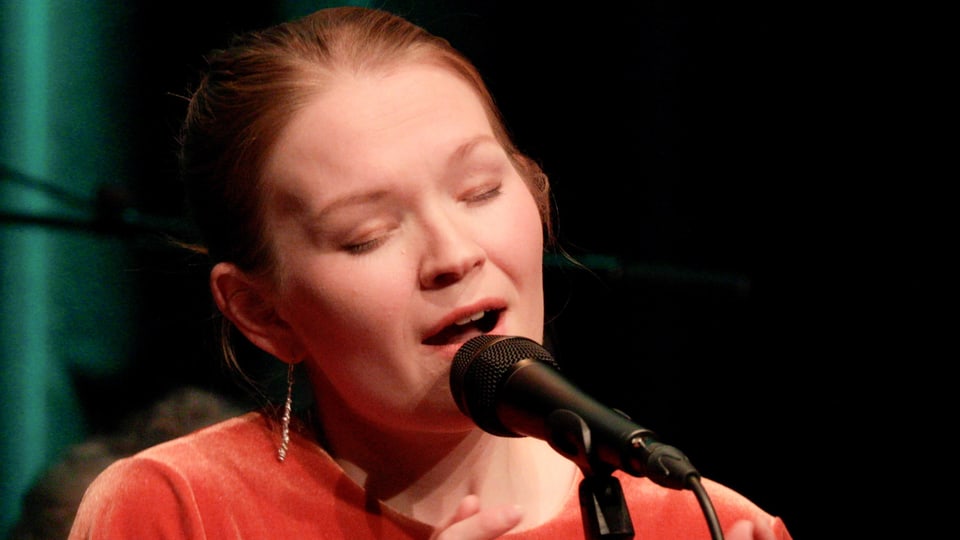 Die traditionsbewusste 28-jährigen Saami Marja Mortensson singt einen sogenannten Joik.