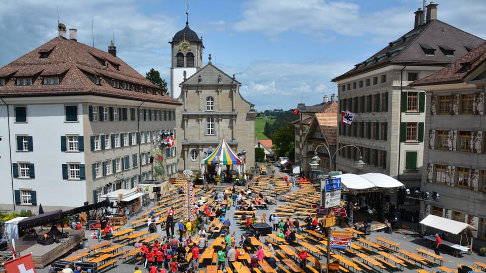 Leerer Dorfplatz am «Donnschtig-Jass» in Trogen AR.