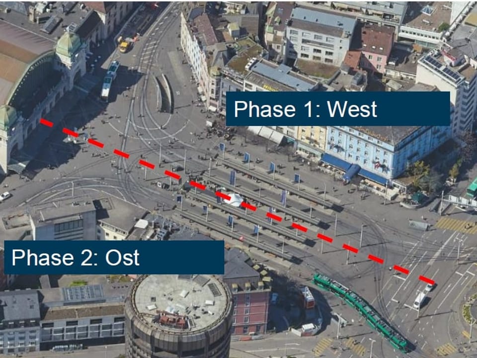 Zuerst wird die westliche Hälfte des Platzes aufgerissen. In der zweiten Etappe dann die östliche.