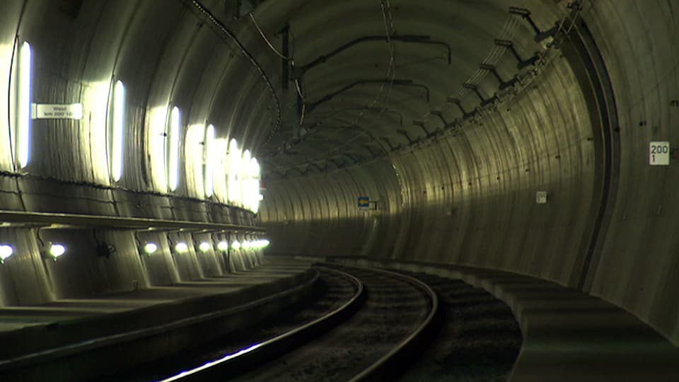 Gotthard-Basistunnel: Blick in den fertigen Gotthard-Basistunnel