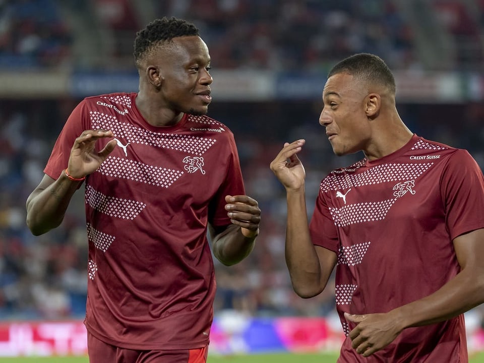 Welche Kontrahenten wünschen sie sich wohl? Die Schweizer Nationalspieler Denis Zakaria (links) und Dan Ndoye.