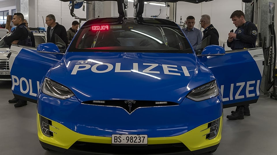 Tesla der Basler Polizei. 