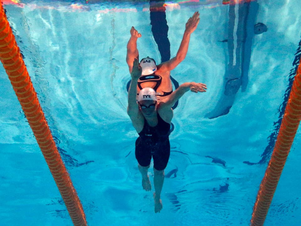 Ein Unterwasser-Bild der schwimmenden Camille Muffat während eines Wettkampfs im Sommer 2013. (reuters)