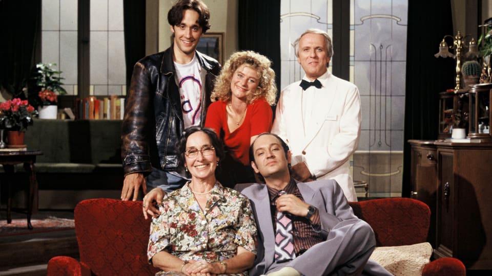 Schweizer Fernsehgeschichte Heute Vor 25 Jahren Feierte Fascht E Familie Premiere News Srf