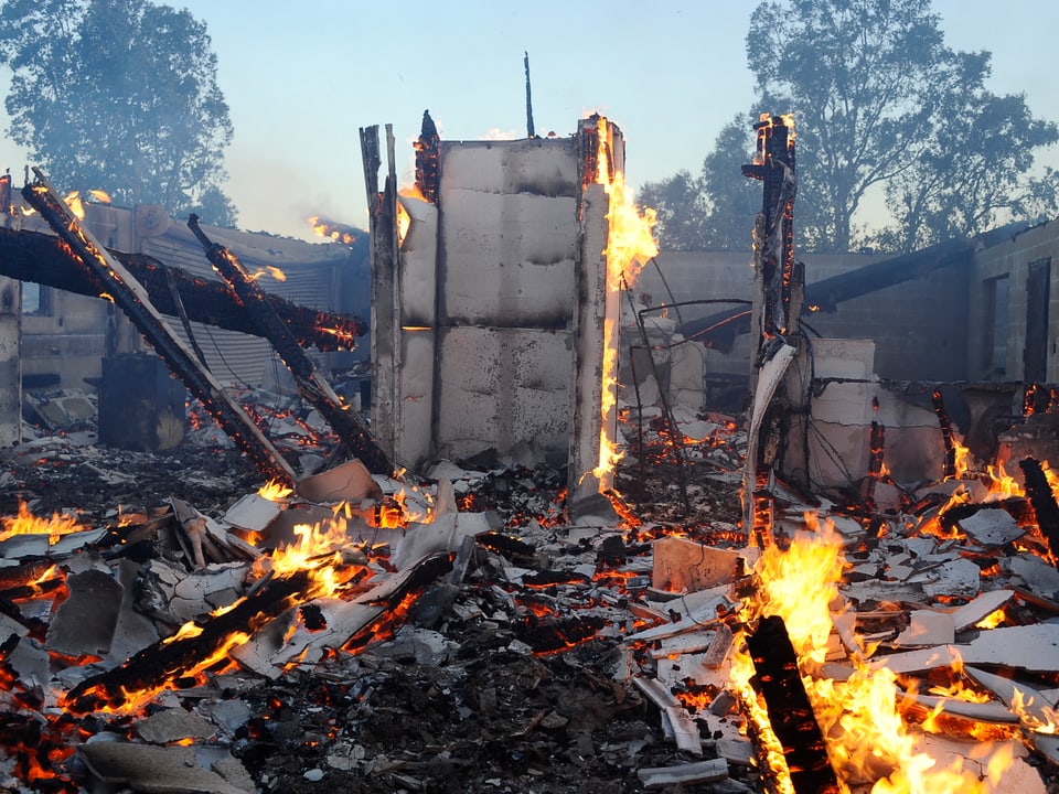 Ein ausgebranntes Haus im Süden von Kalifornien.