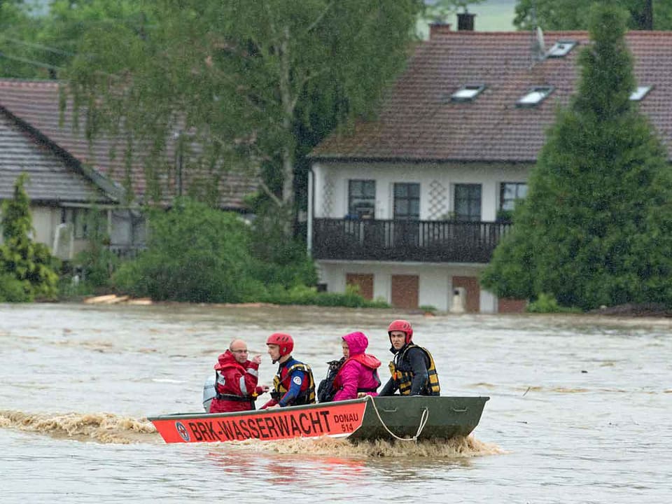 Rettungsboot in den Fluten